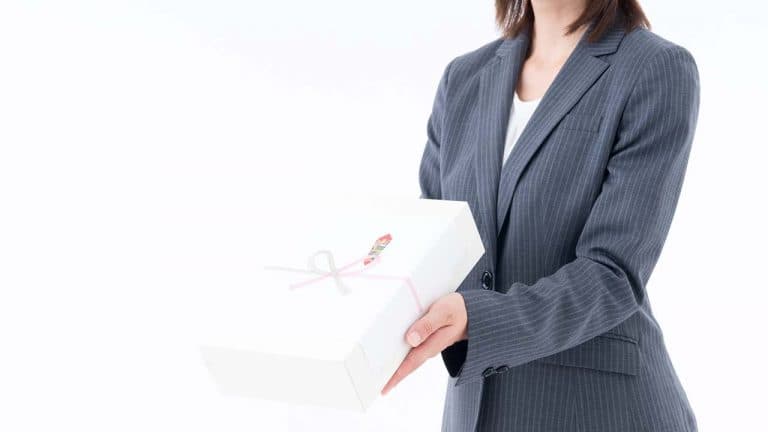 ビジネスシーンでのお中元やお歳暮の基礎知識｜会社としてのマナーから時期や予算・おすすめの贈り物まで紹介