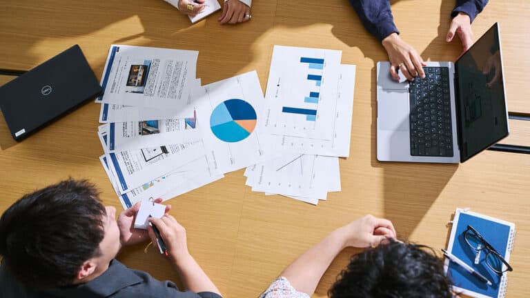 ビジネスにおけるラウンドテーブルとは?目的・効果・成功する進行・活用アイデアを徹底解説