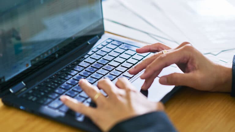 送付状の書き方完全ガイド|テンプレートと作成時の3つのポイントを解説