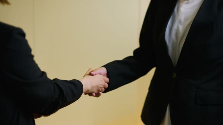 企業コラボのメリットや成功ポイントを解説【事例6業界・20選】