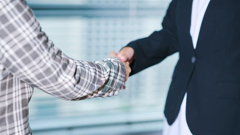 広報担当者が競合企業とつながる5つのメリットとは?付き合うときの5つの注意点、合同施策例を紹介