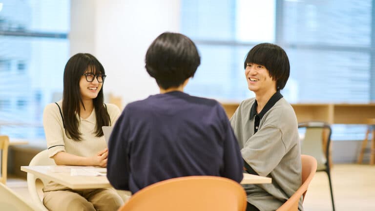 グループ広報・ホールディングス広報とは?全体戦略を見直す広報体制と発信力のつくり方