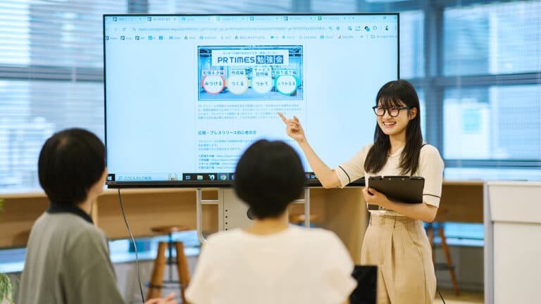 プレスセミナーとは?広報効果・内容例・流れ・成功させる7つのポイントを解説