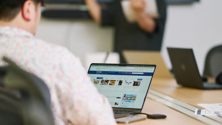 プレスリリースと広告の違いとは?広報担当者が知っておくべき基礎知識