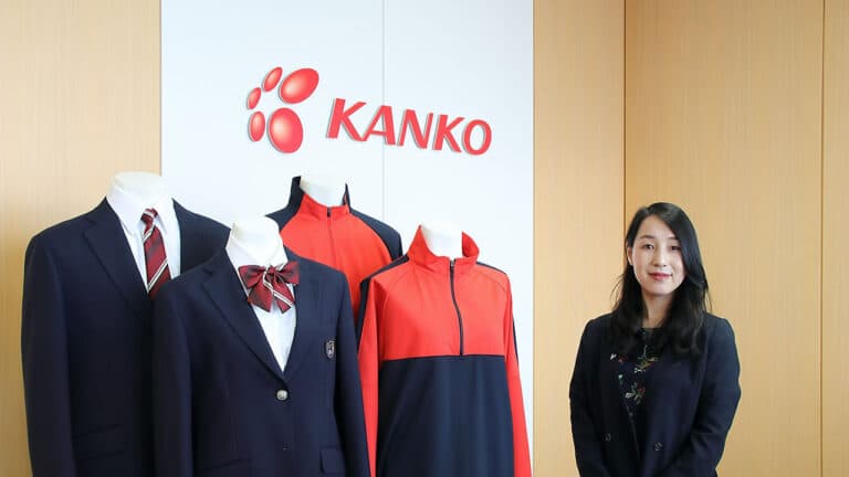 岡山の企業3社で実現したPR。広報担当者がゴールから逆算して企画した「AOHARE号」とは|菅公学生服株式会社