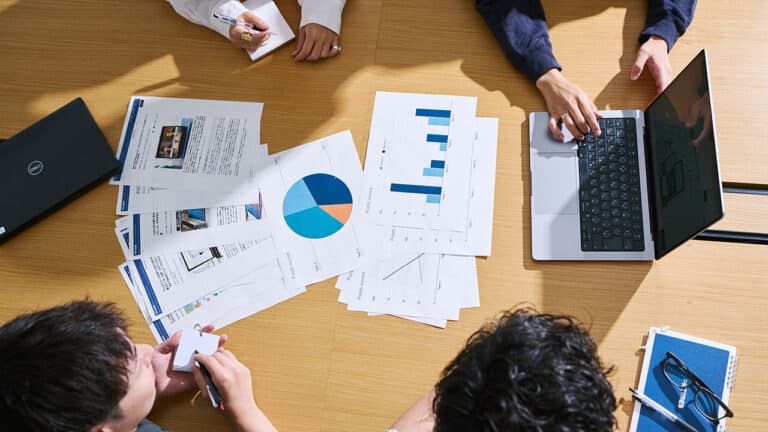 ファンマーケティングとは?長く愛されるための3つの施策と参考事例25選を紹介